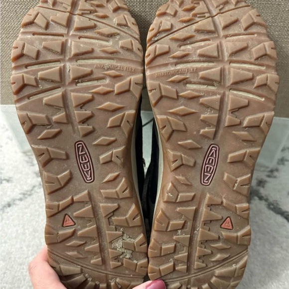 Keen Gray and Silver Hiking Shoes - Picture 5 of 6